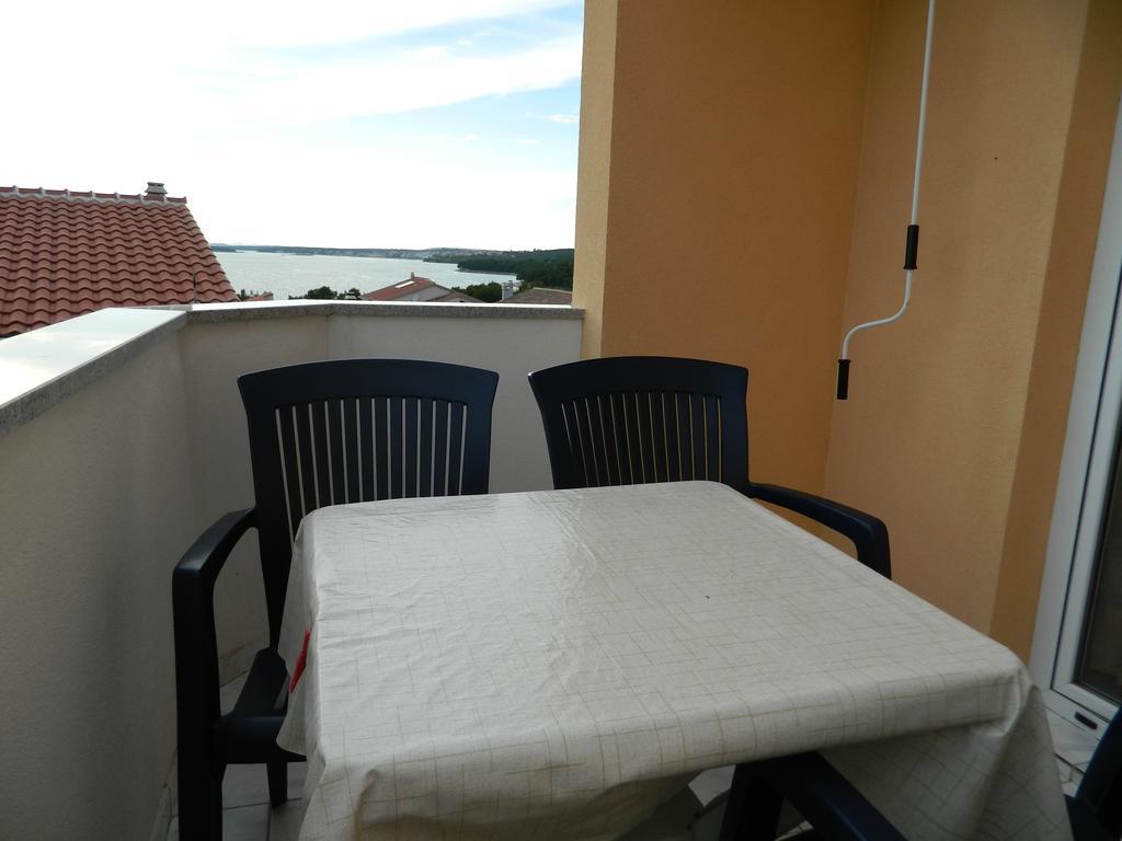 Apartment Gordana Драге Екстер'єр фото