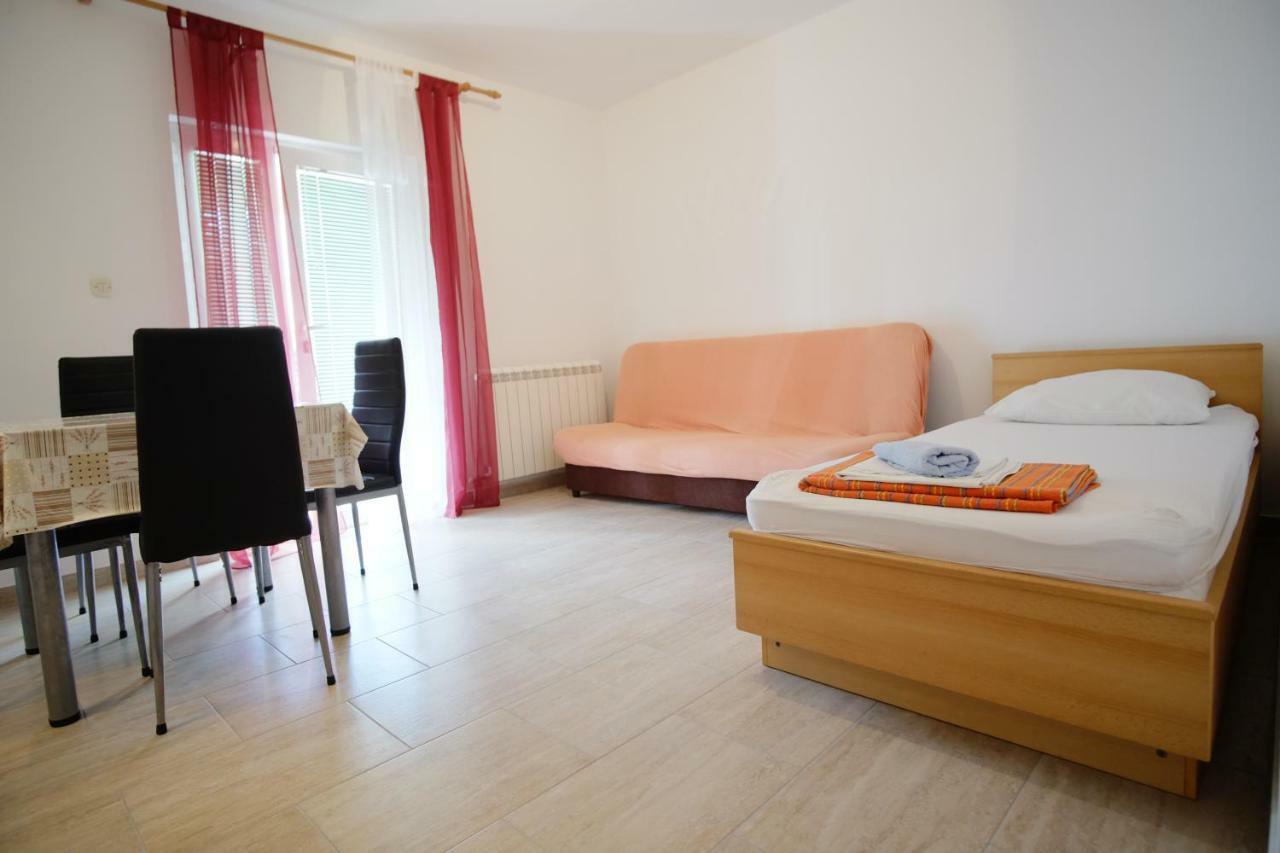 Apartment Gordana Драге Екстер'єр фото