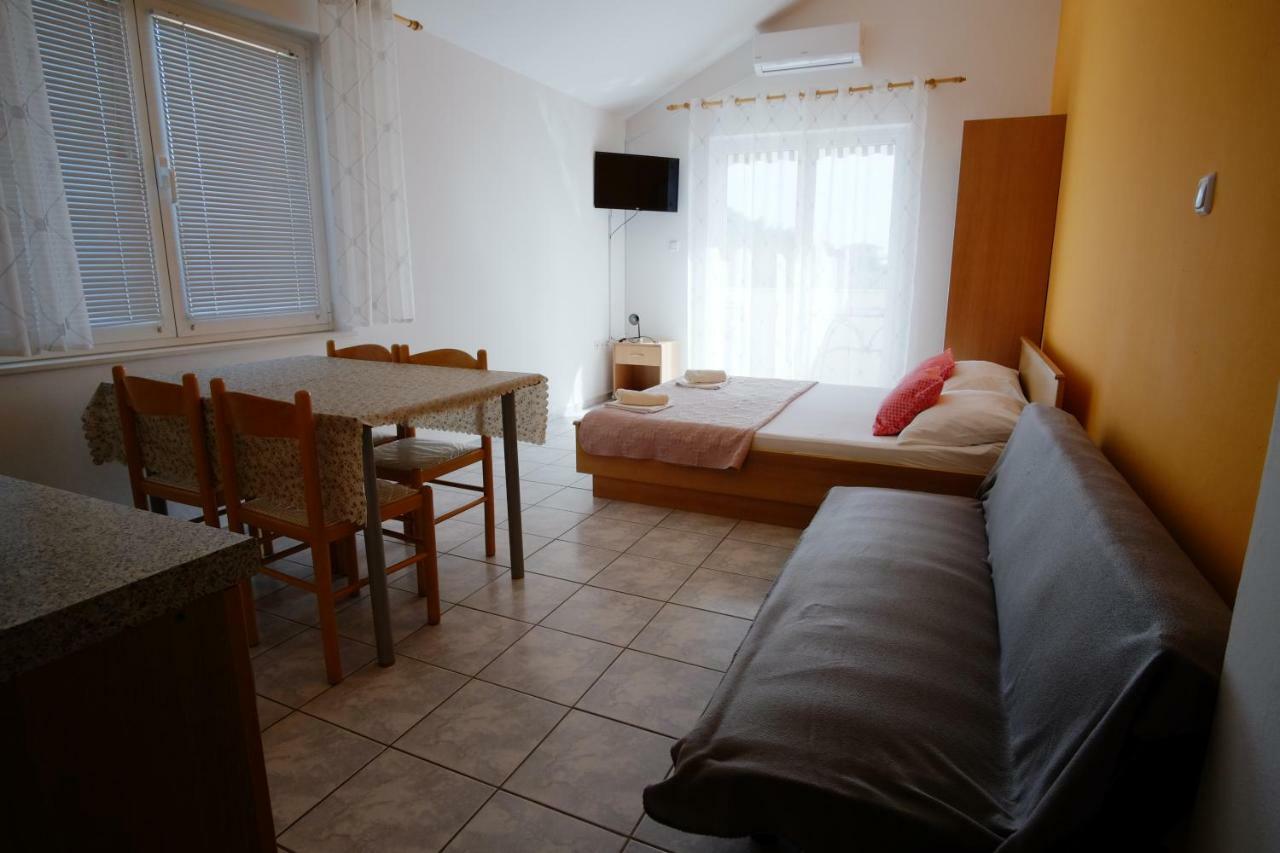 Apartment Gordana Драге Екстер'єр фото