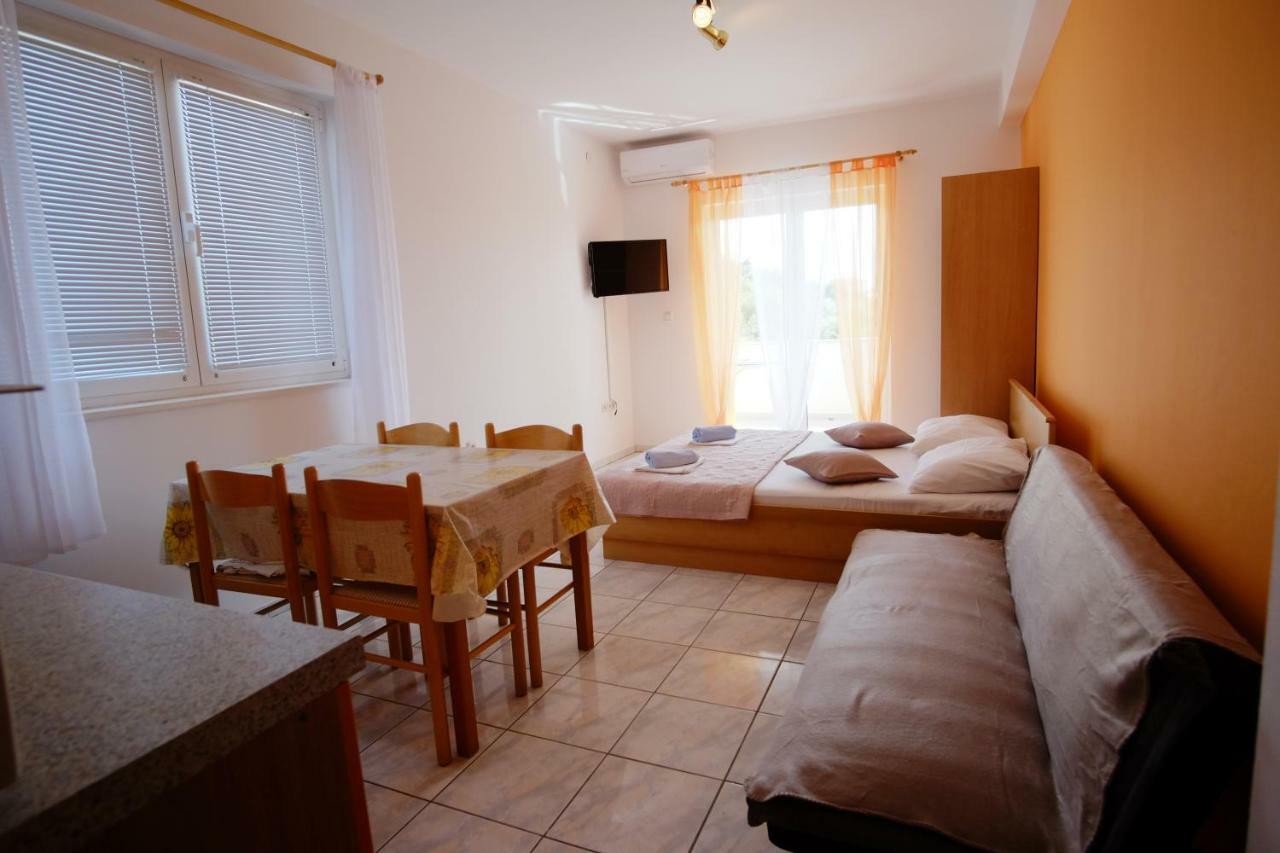 Apartment Gordana Драге Екстер'єр фото